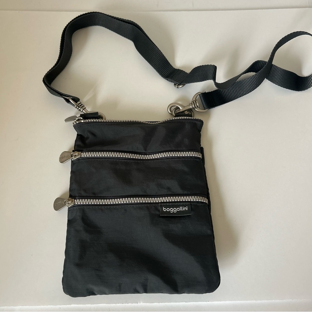 Baggalini Small Grey Nylon Triple Zip Crossbody Everyday Travel Cary Bag Purse